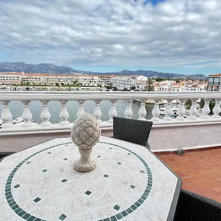 Gran Con Vistas Al Canal Apartment Empuriabrava